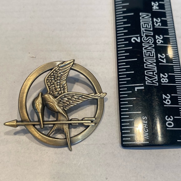 Vintage Goldtone LGF Metal Hunger Games Mocking Jay Brooch - Picture 2 of 2